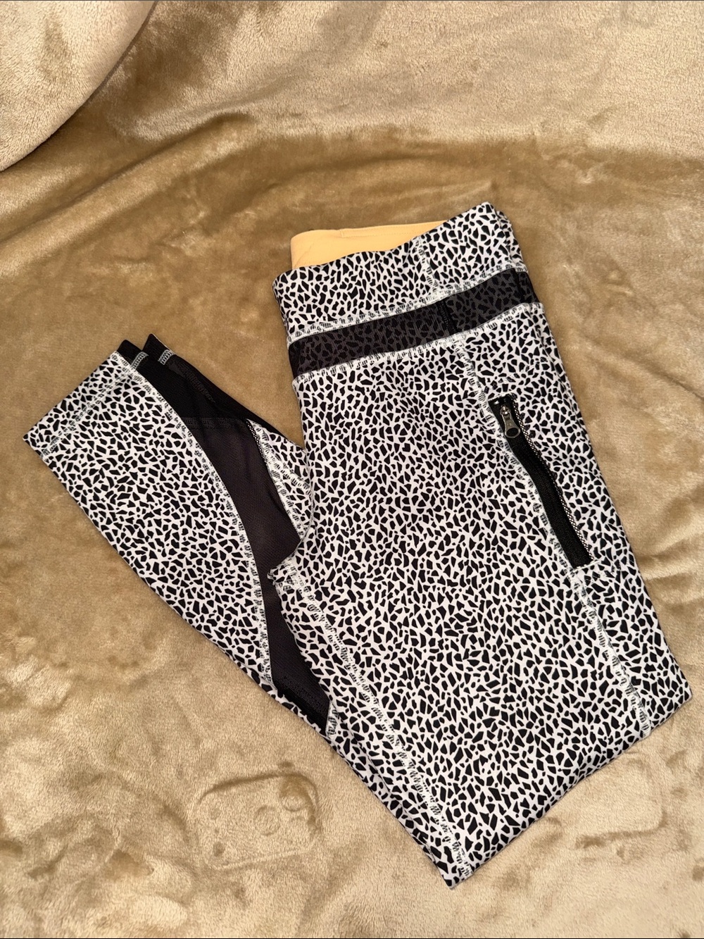 Lululemon Women’s Black & White Animal Print Active Leggings